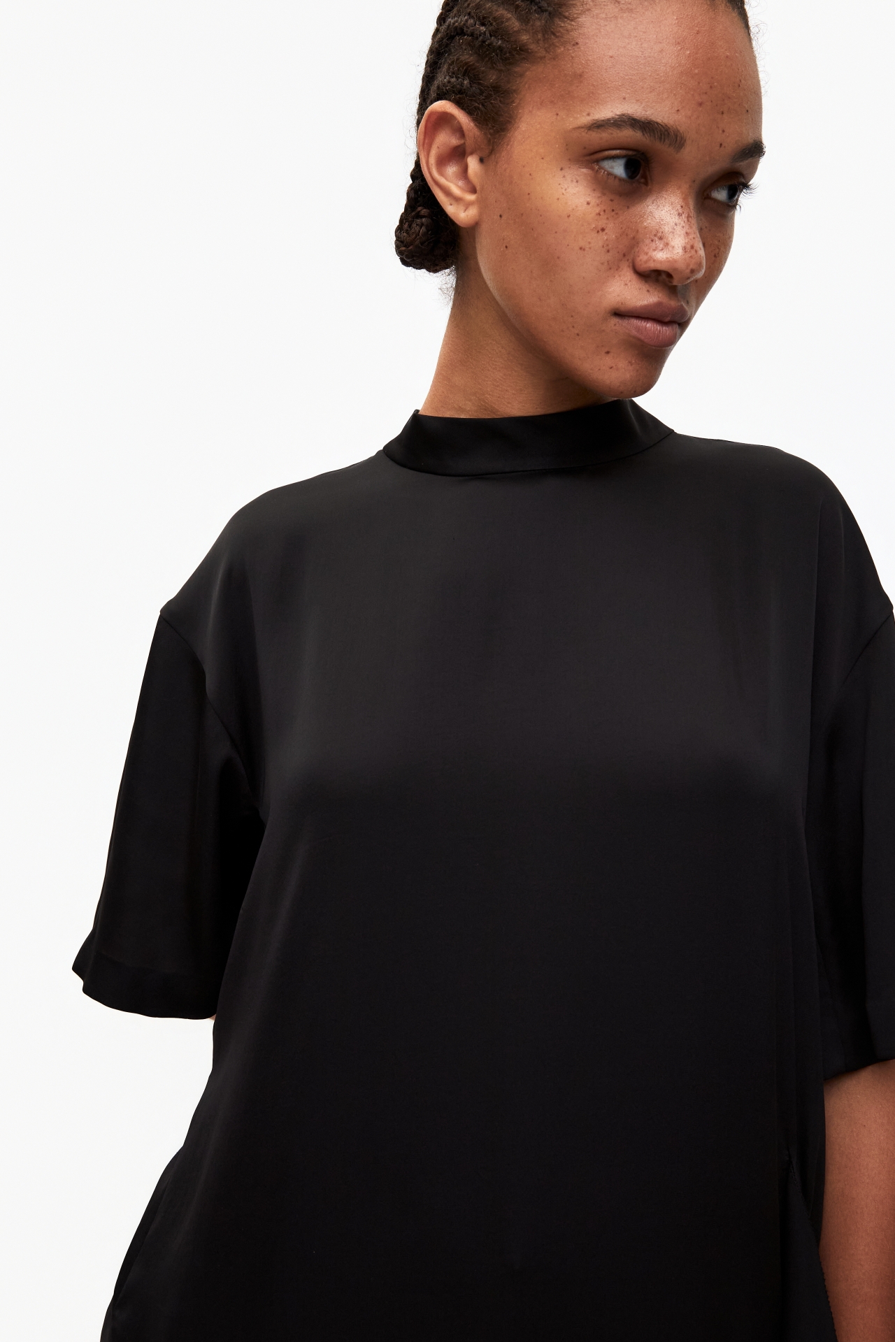 ASYMMETRIC HEM DRESS (S26DJ7062BK)