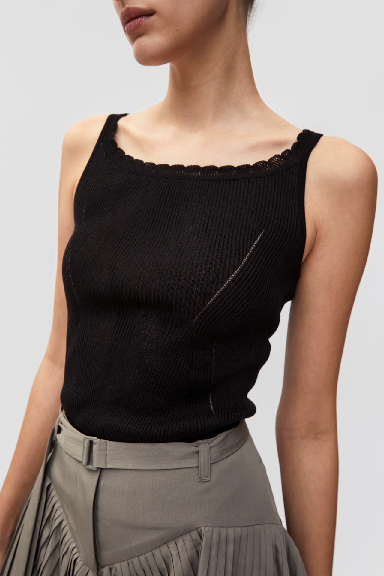 KNITTED TANK TOP (S26KT9011BK)