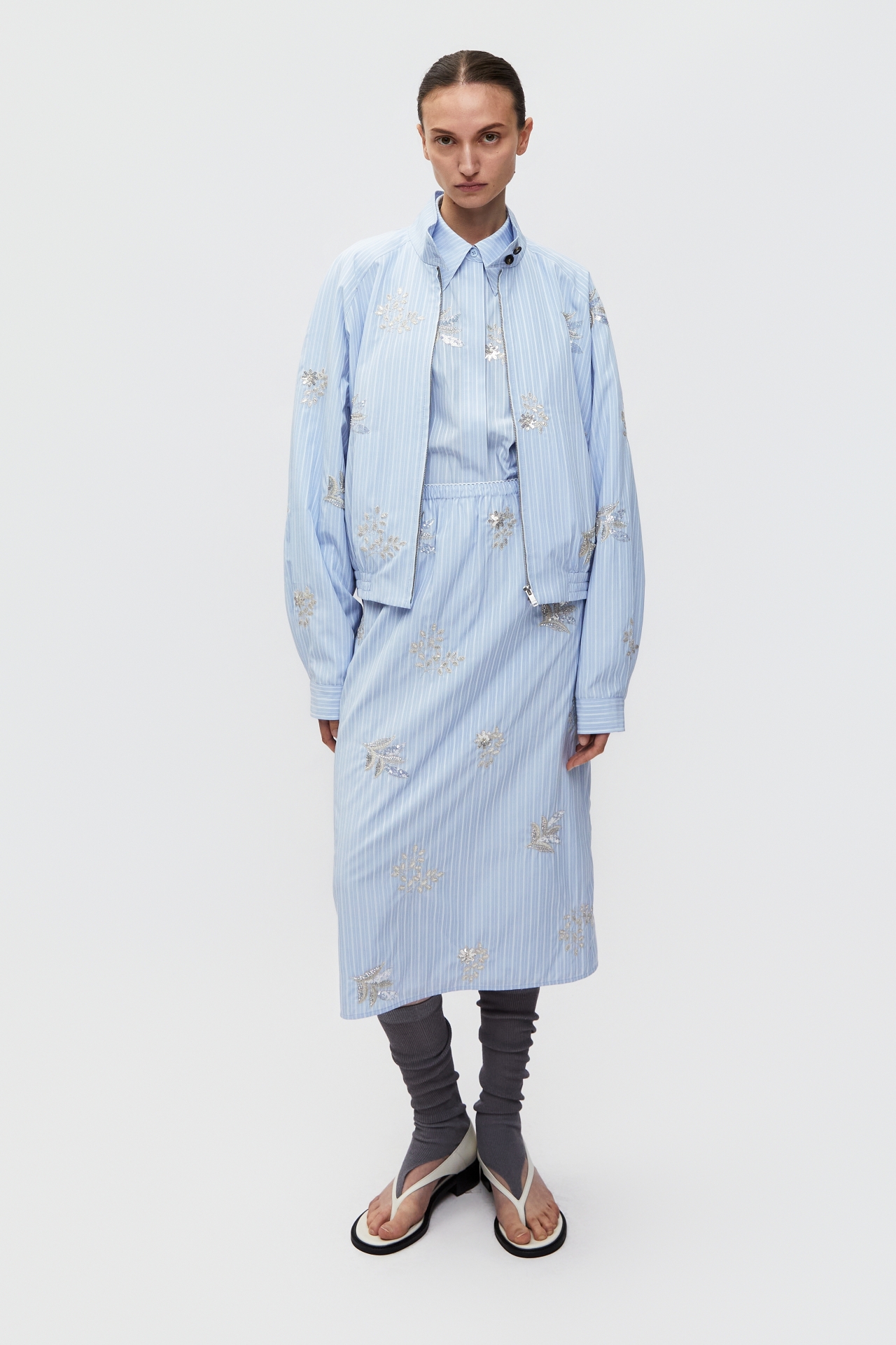EMBROIDERED ZIP-UP BLOUSON JACKET (S26OT0021BL)