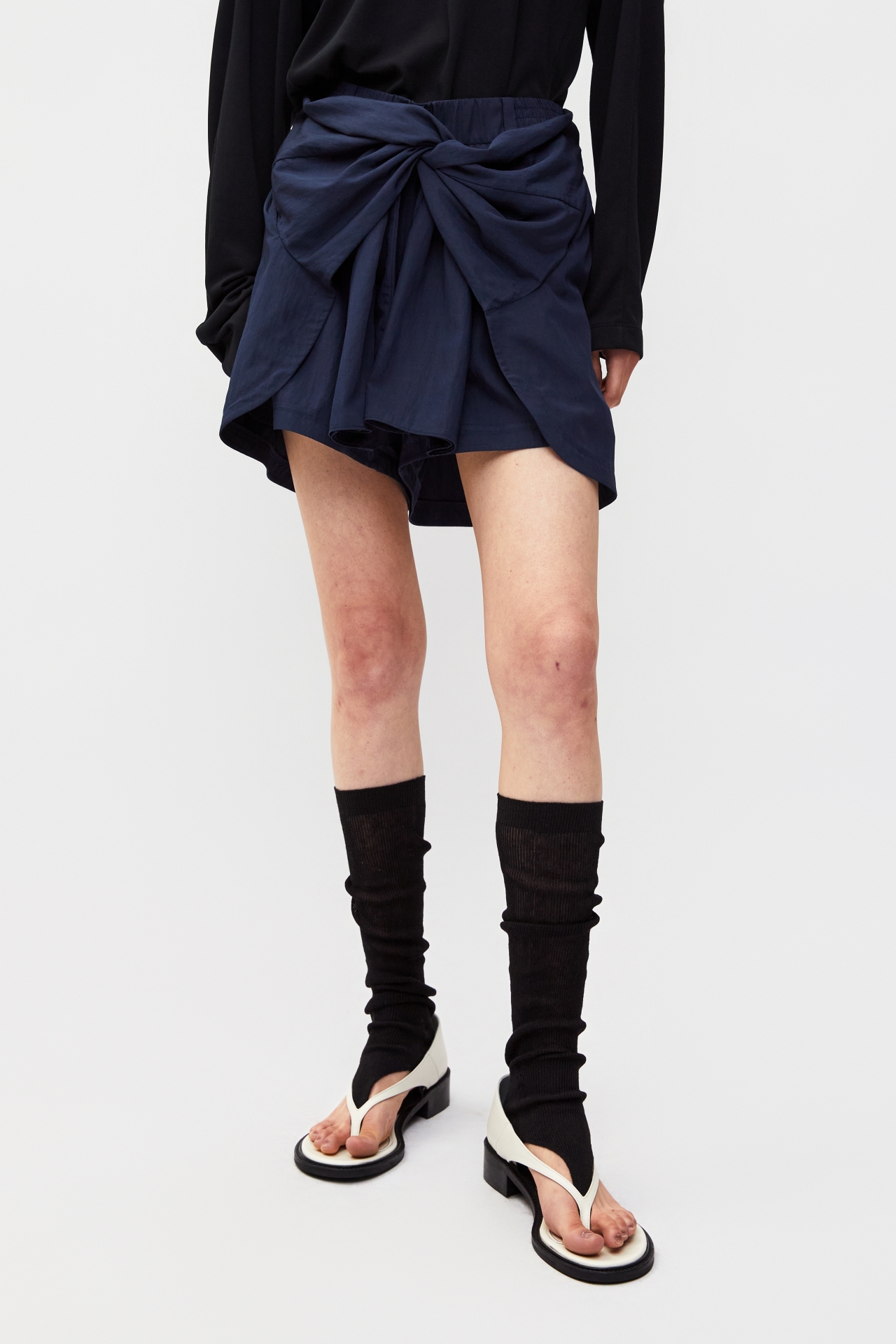 KNOT-WRAP SHORTS (S26PT5011NV)