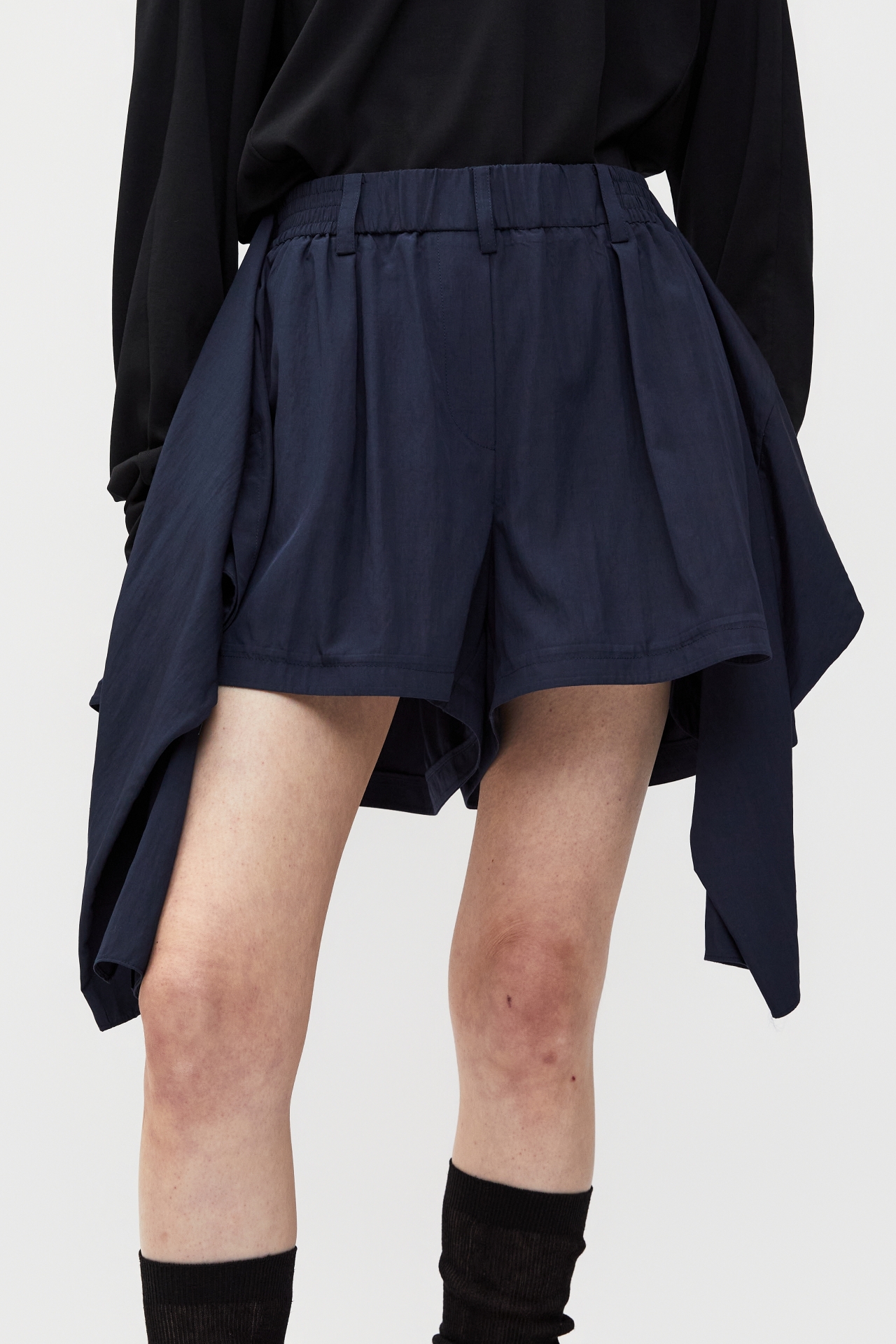 KNOT-WRAP SHORTS (S26PT5011NV)