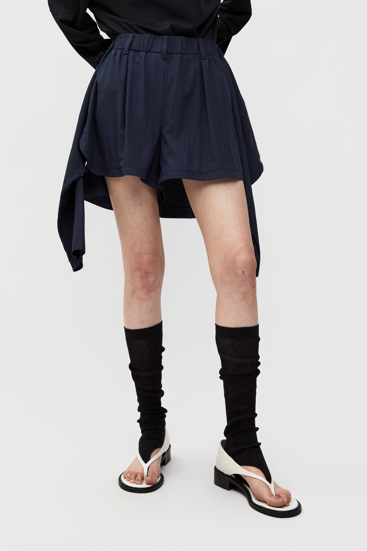 KNOT-WRAP SHORTS (S26PT5011NV)