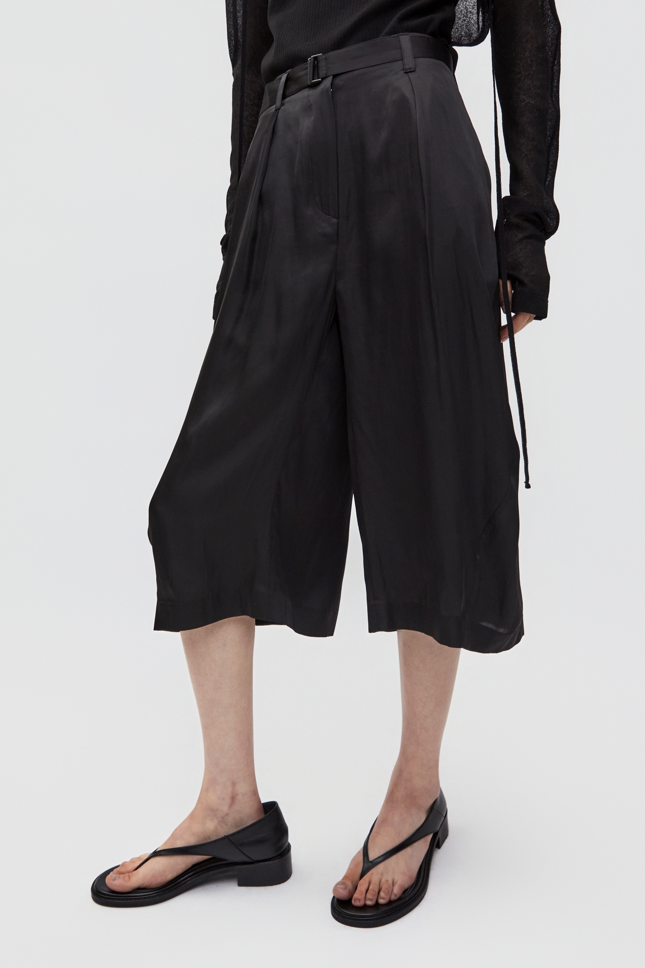 BELTED LOOSE BERMUDA PANTS (S26PT5041BK)