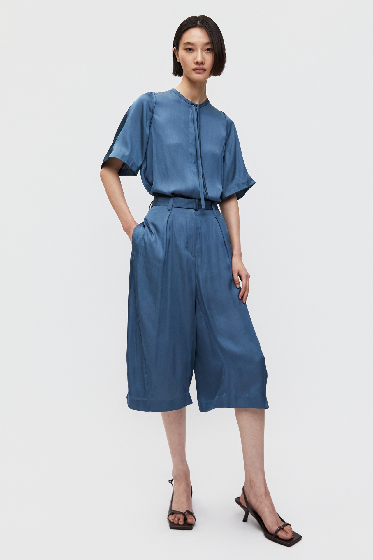 BELTED LOOSE BERMUDA PANTS (S26PT5041BL)