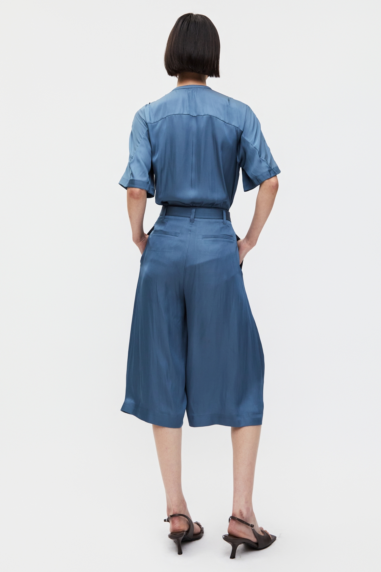 BELTED LOOSE BERMUDA PANTS (S26PT5041BL)