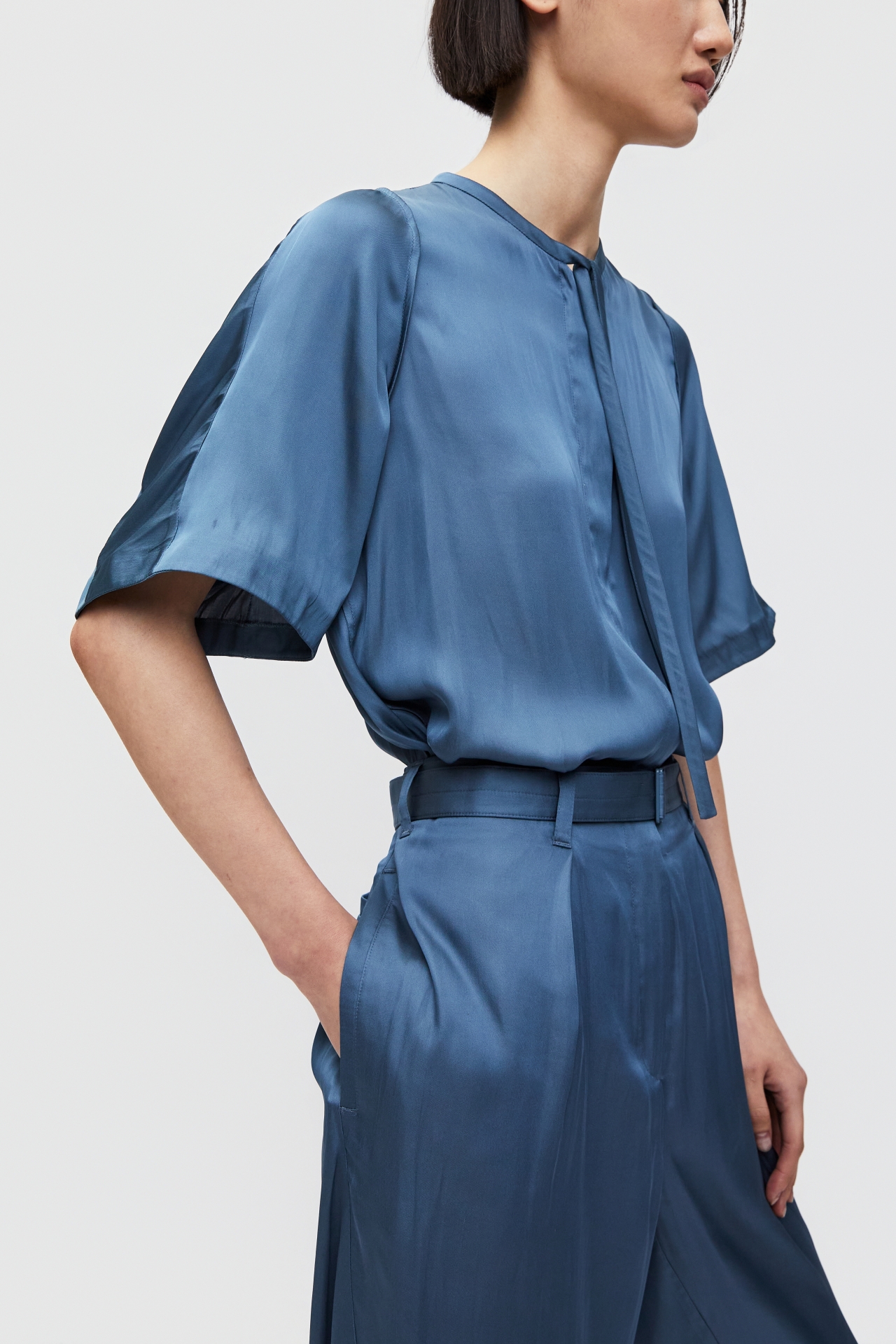 BELTED LOOSE BERMUDA PANTS (S26PT5041BL)