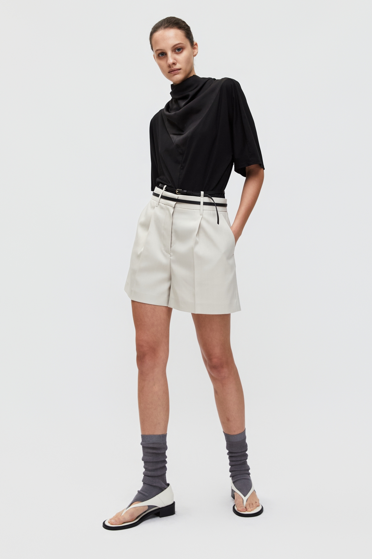 BELTED TUCK SHORTS (S26PT5101BE)