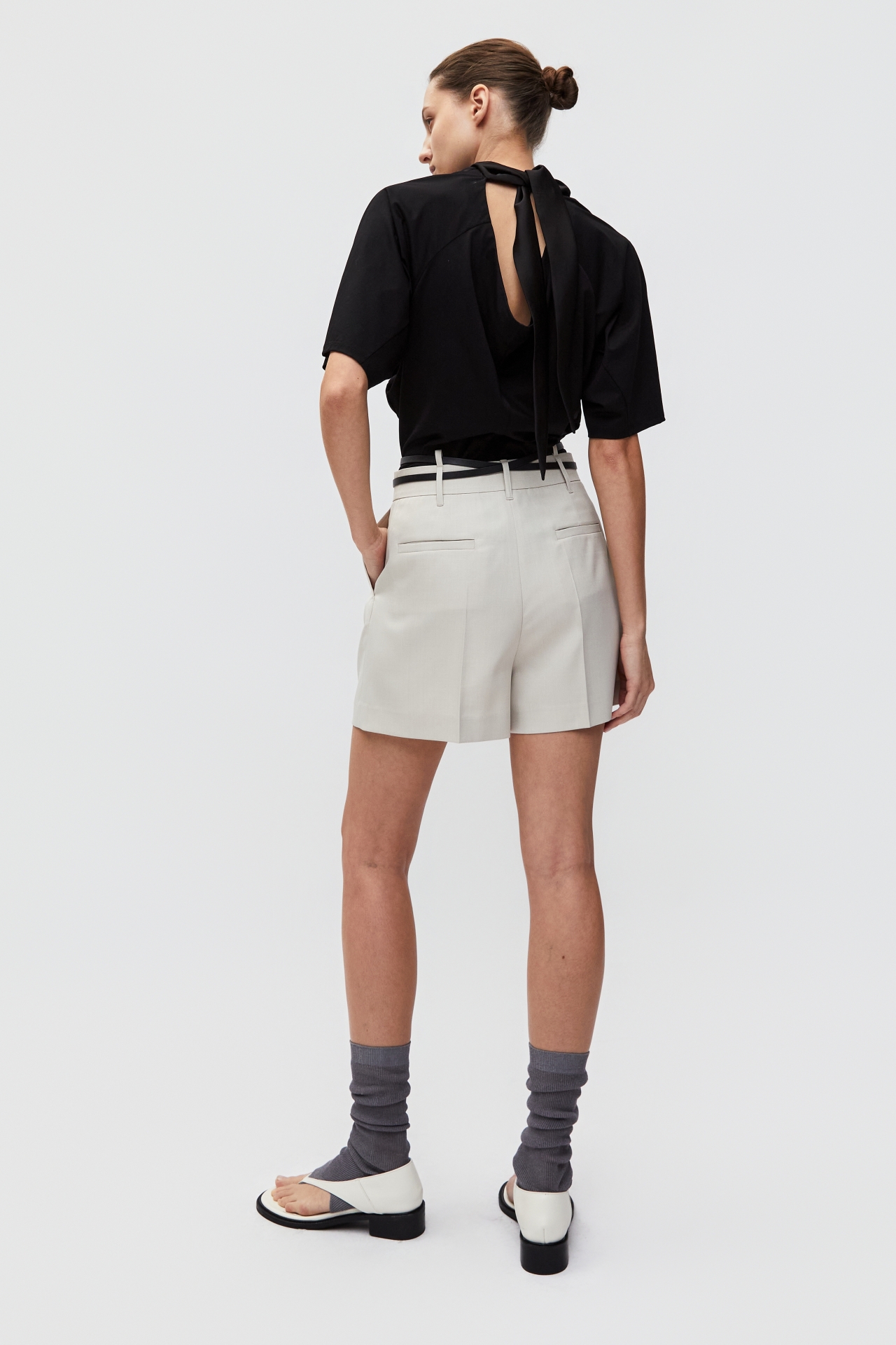 BELTED TUCK SHORTS (S26PT5101BE)