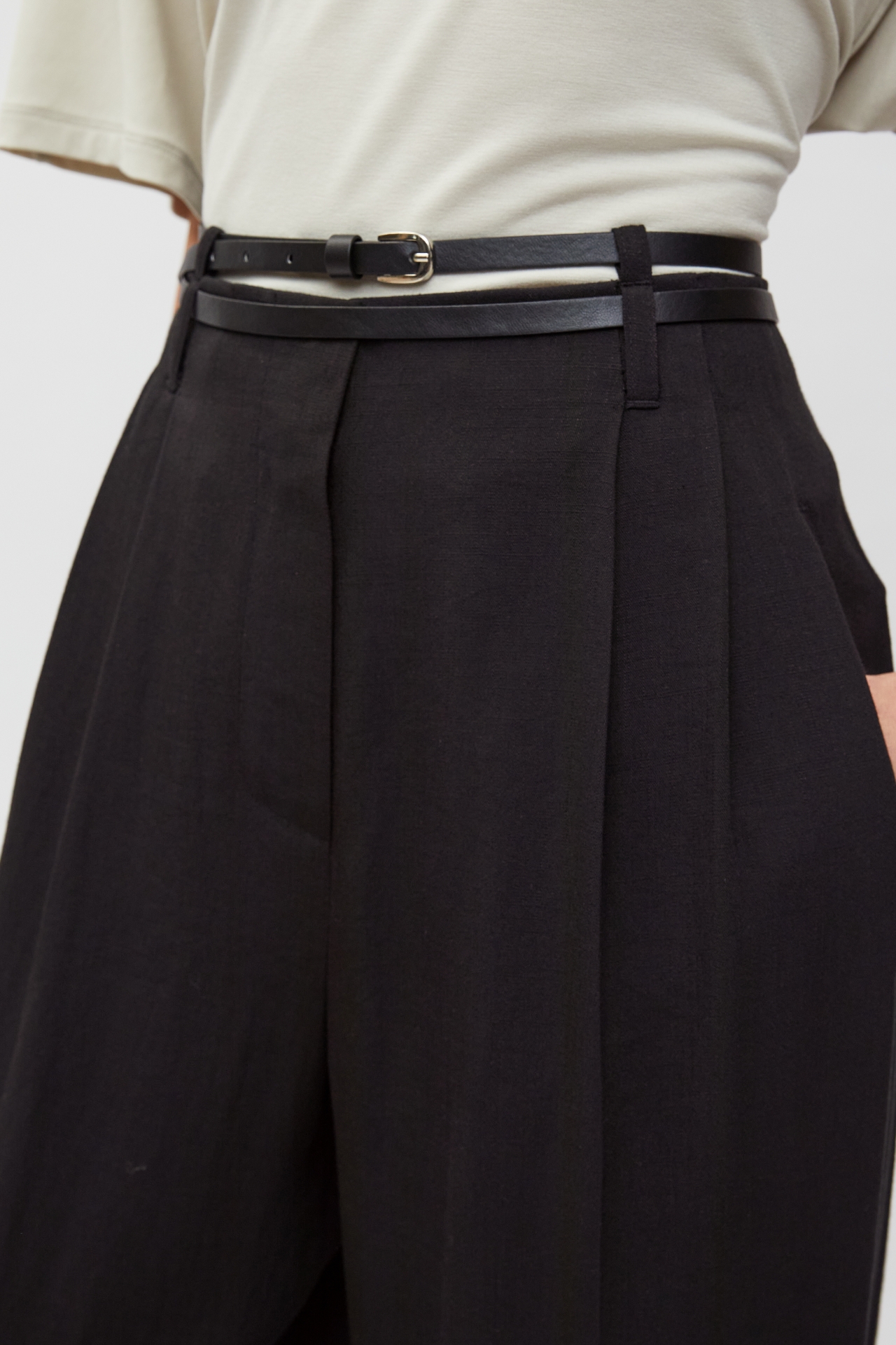 BELTED TUCK PANTS (S26PT5111BK)