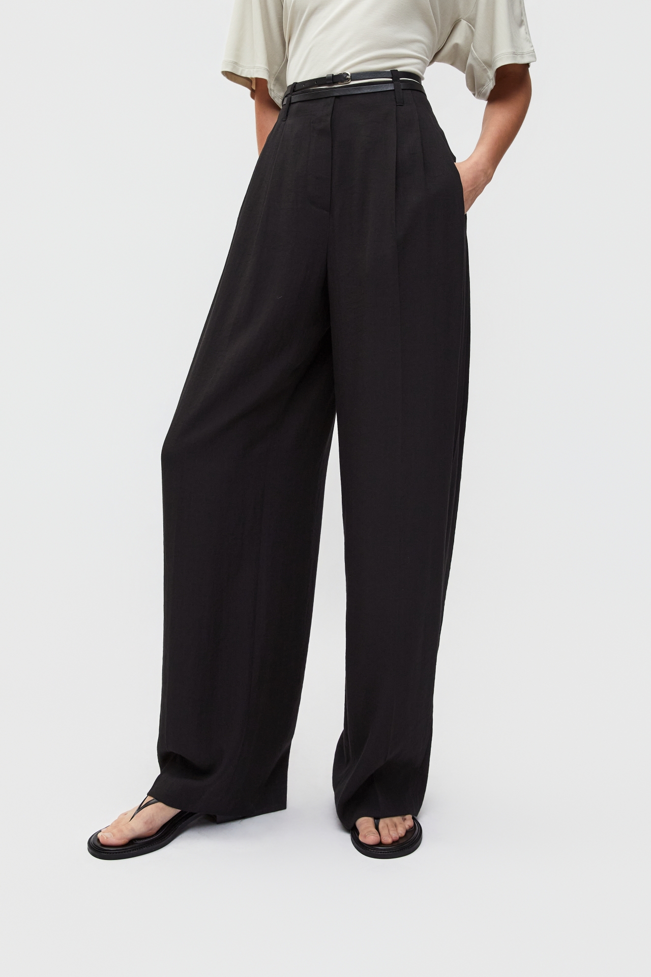 BELTED TUCK PANTS (S26PT5111BK)