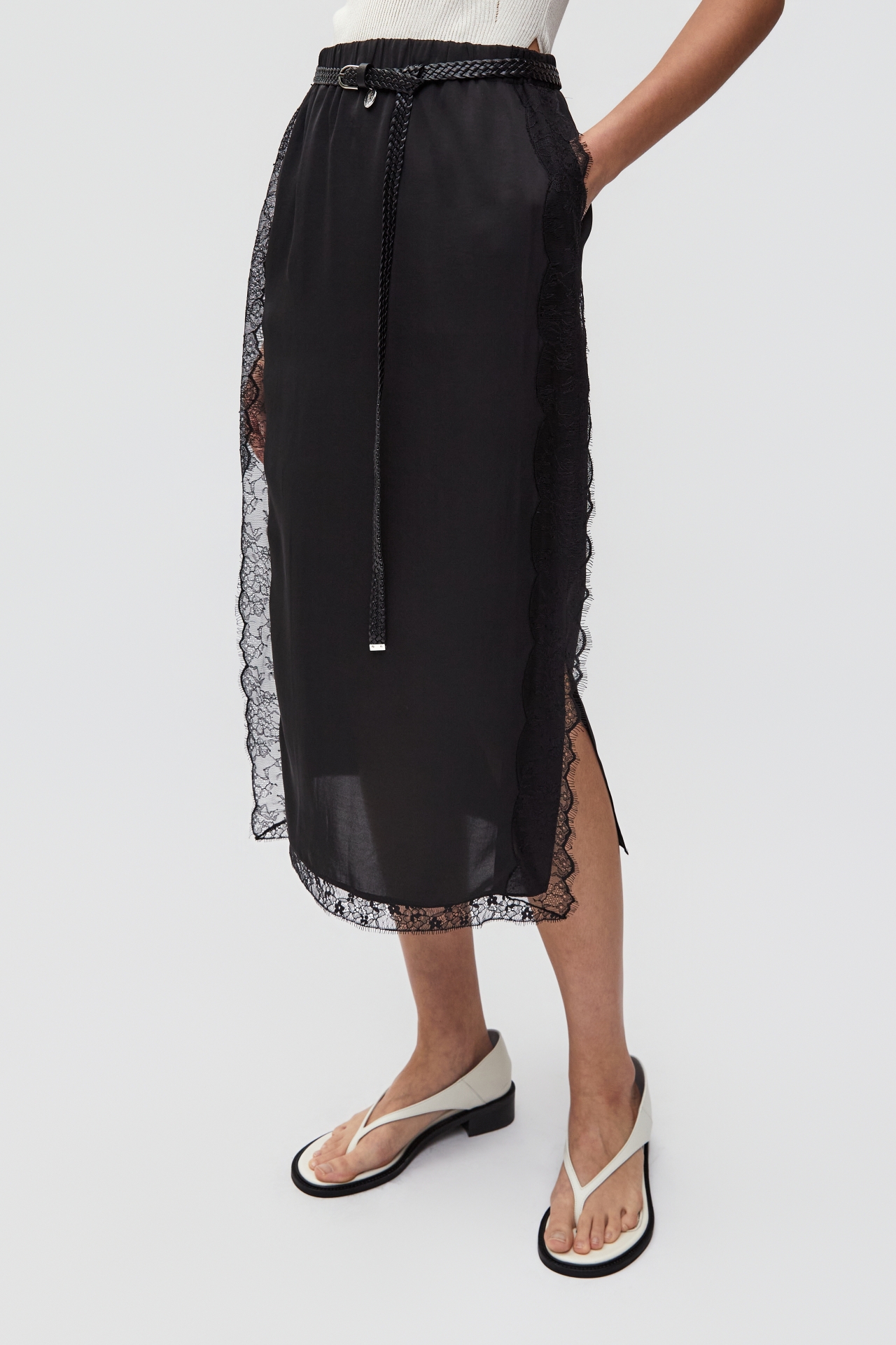 LACE-TRIMMED SKIRT (S26SK6021BK)