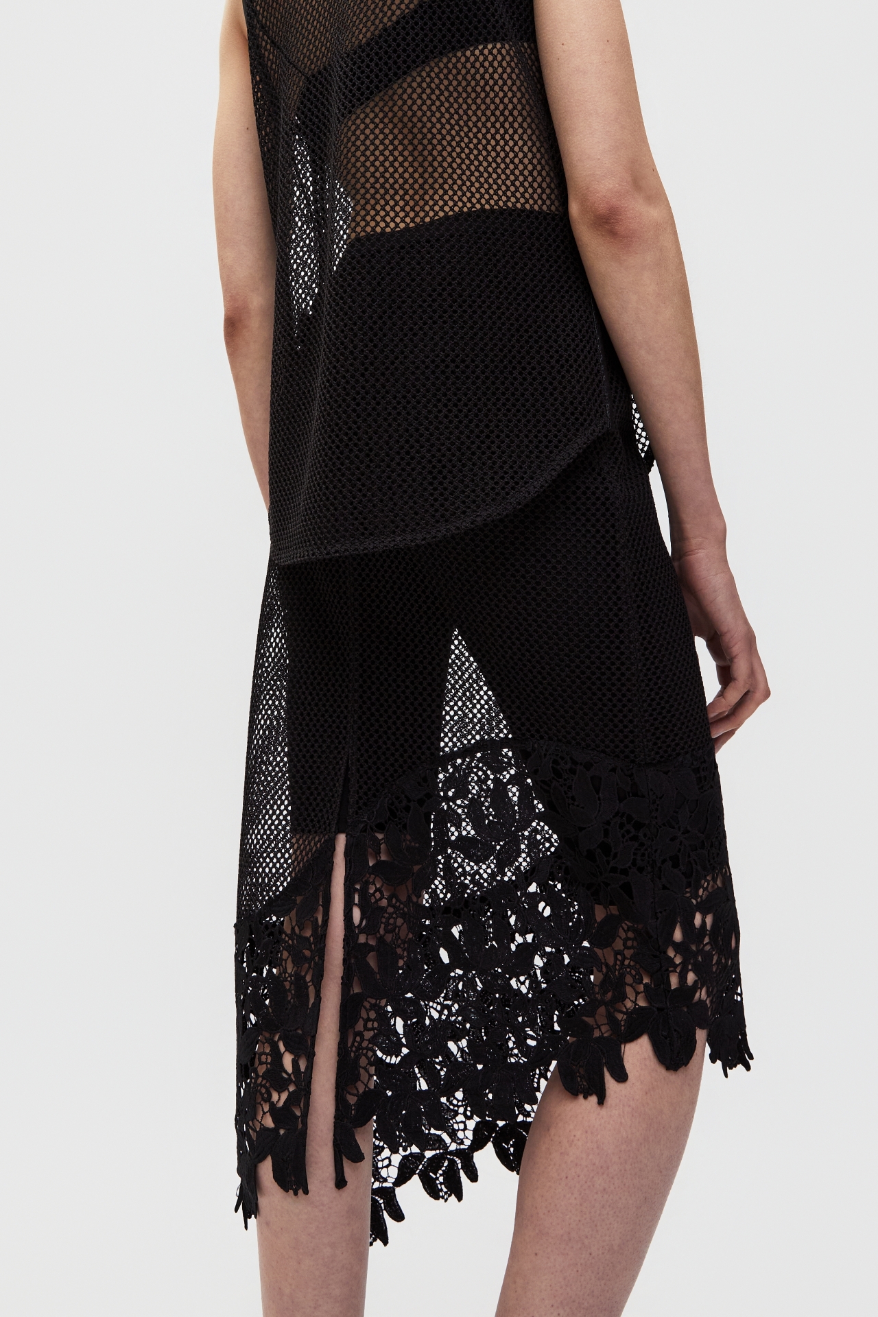 ASYMMETRIC LACE LAYERED SKIRT (S26SK6031BK)