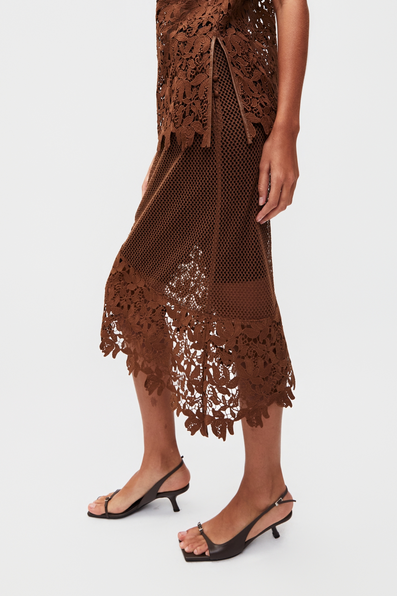ASYMMETRIC LACE LAYERED SKIRT (S26SK6031BR)