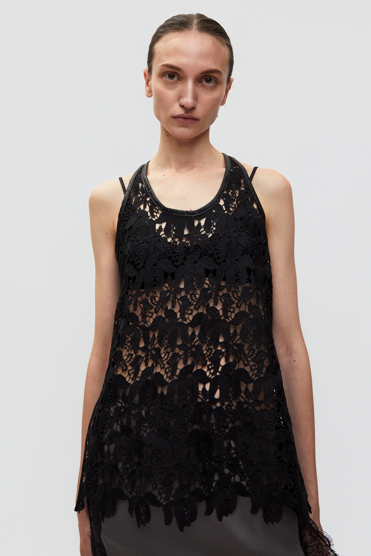 LACE SLEEVELESS TOP (S26TO10032BK)