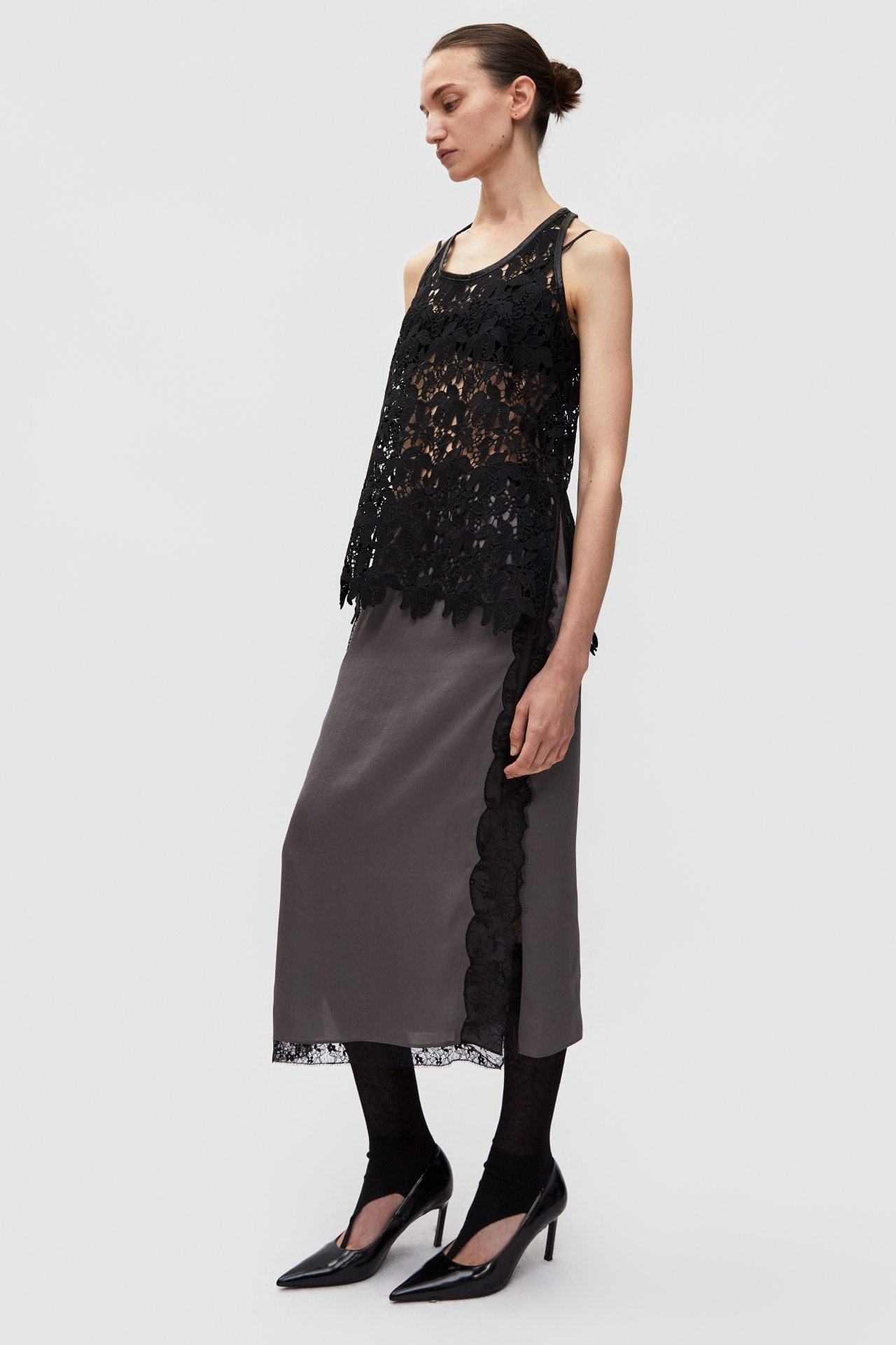 LACE SLEEVELESS TOP (S26TO10032BK)