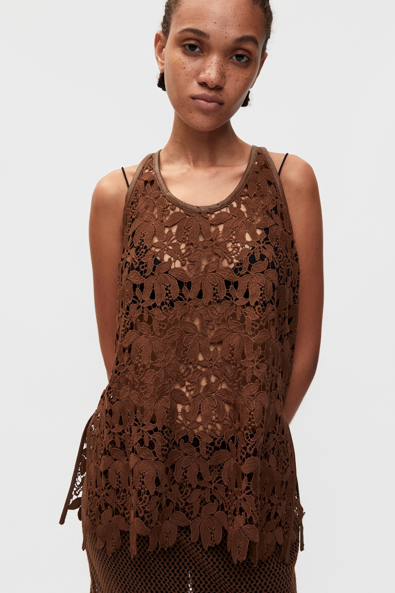LACE SLEEVELESS TOP (S26TO10032BR)