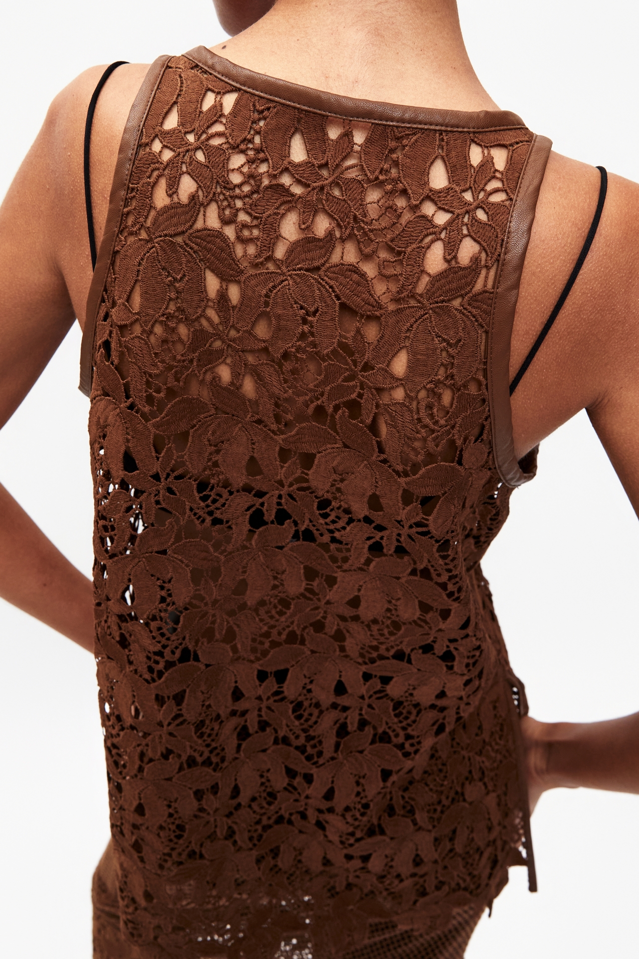 LACE SLEEVELESS TOP (S26TO10032BR)