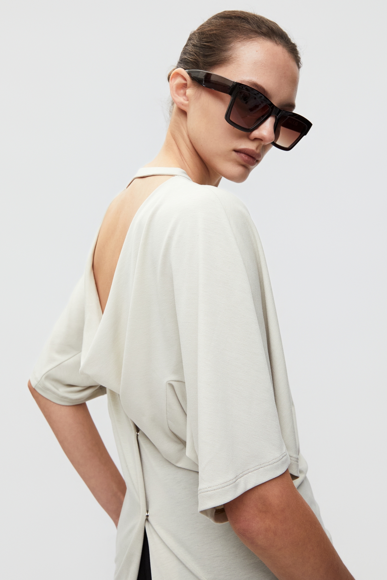 BACKLESS T-SHIRTS (S26TS11041BE)