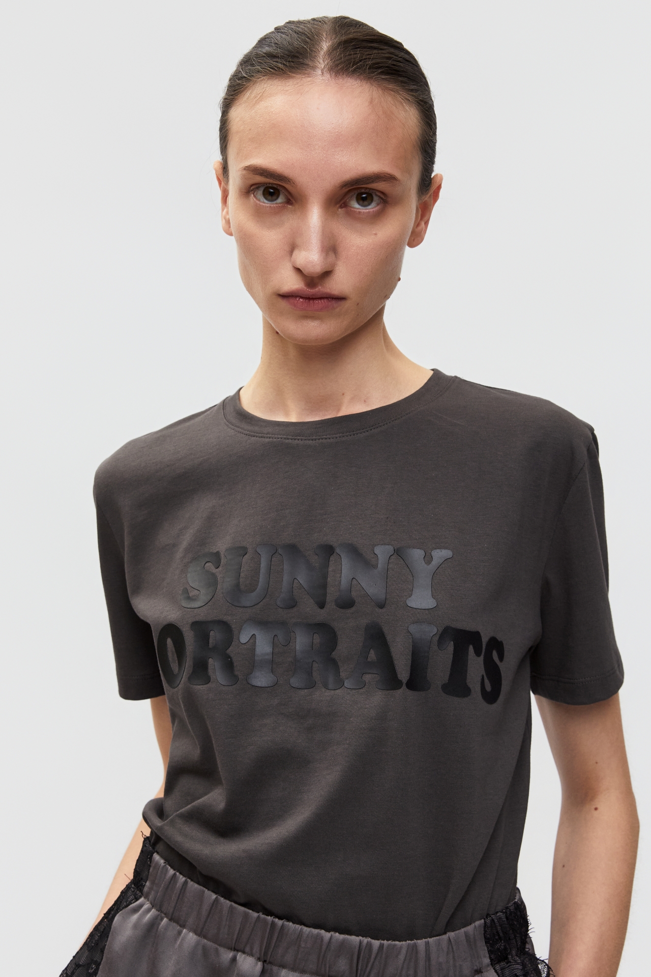 &rdquo;SUNNY PORTRAITS&ldquo; PRINT T-SHIRTS (S26TS11061CG)