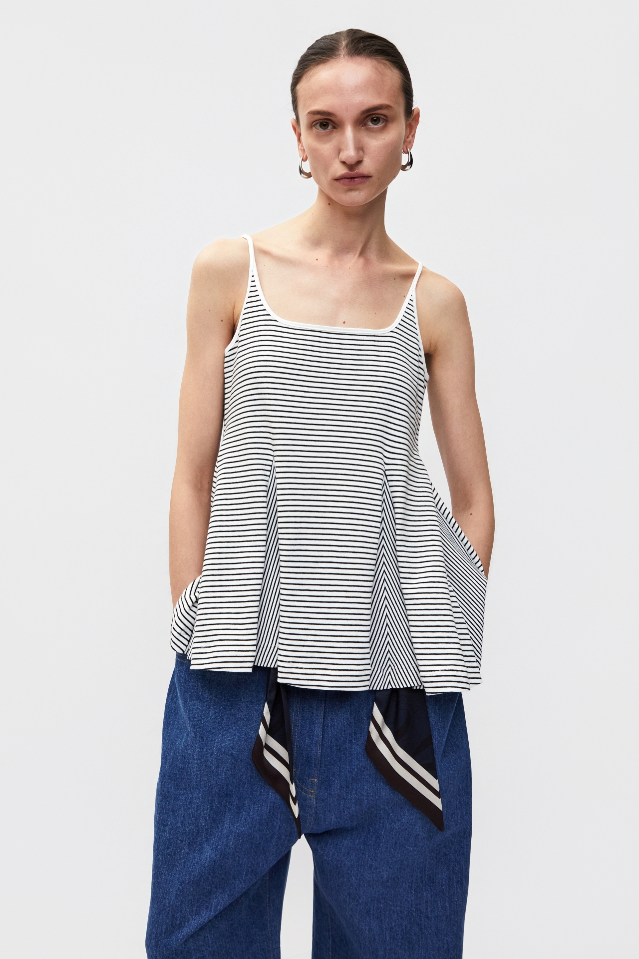 STRIPED CAMI TOP (S26TS11101WH)
