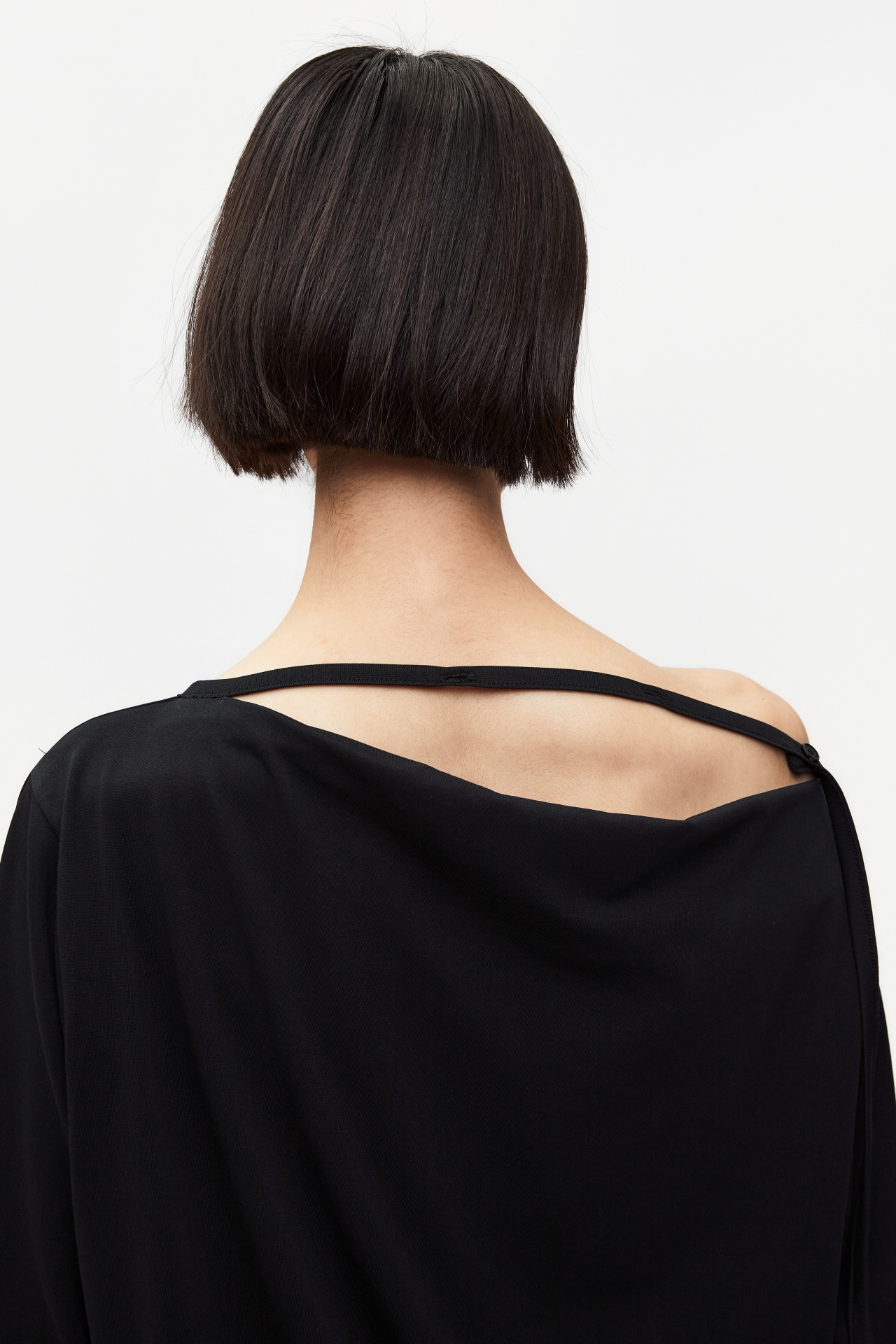 SOLID LONG SLEEVE TEE (S26TS11111BK)