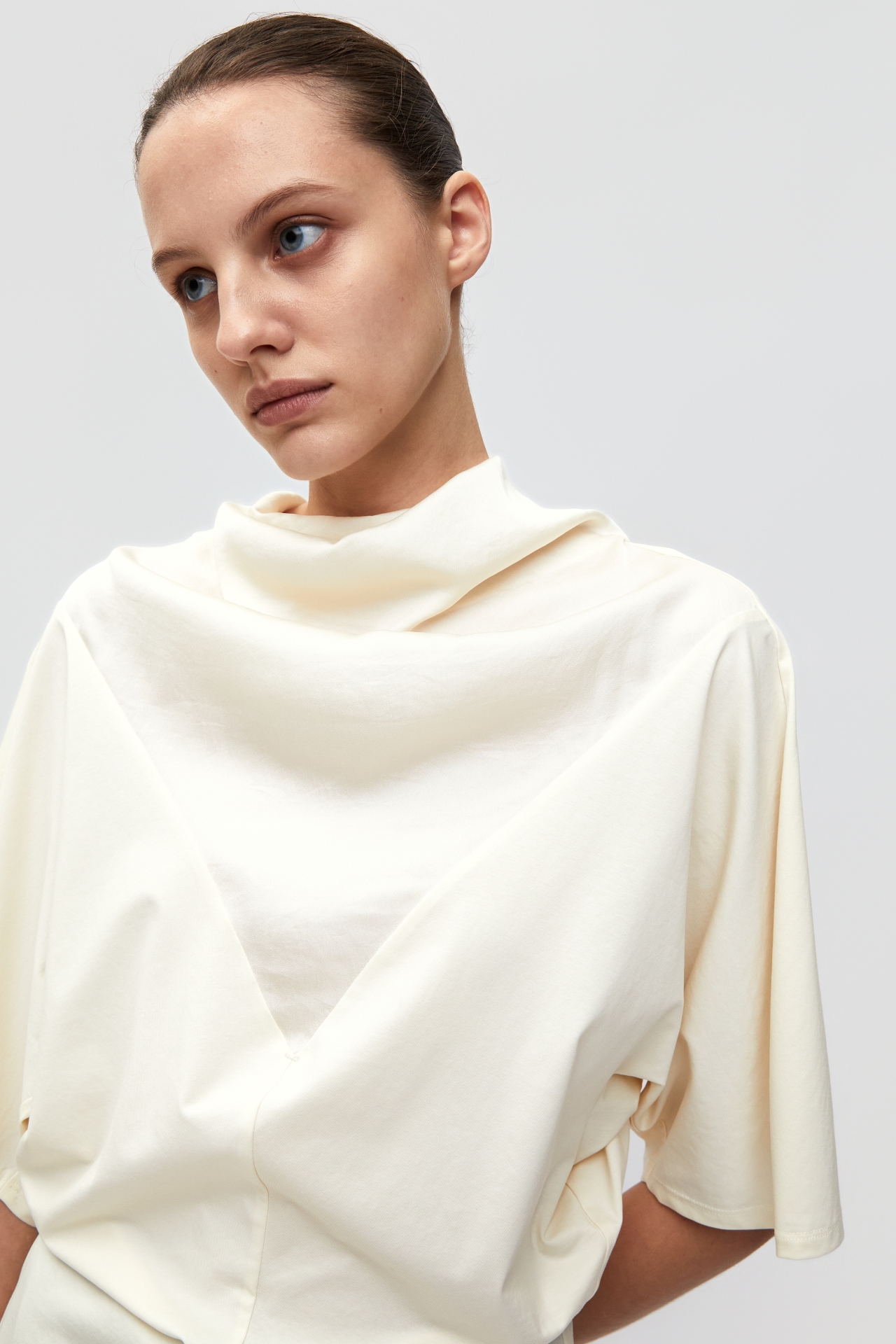 BACKLESS DETAIL SHORT SLEEVE TOP (S26TS11121CR)