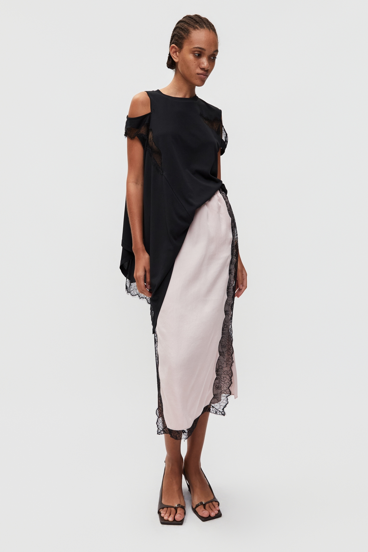 ASYMMETRIC OFF-SHOULDER TOP (S26TS11161BK)