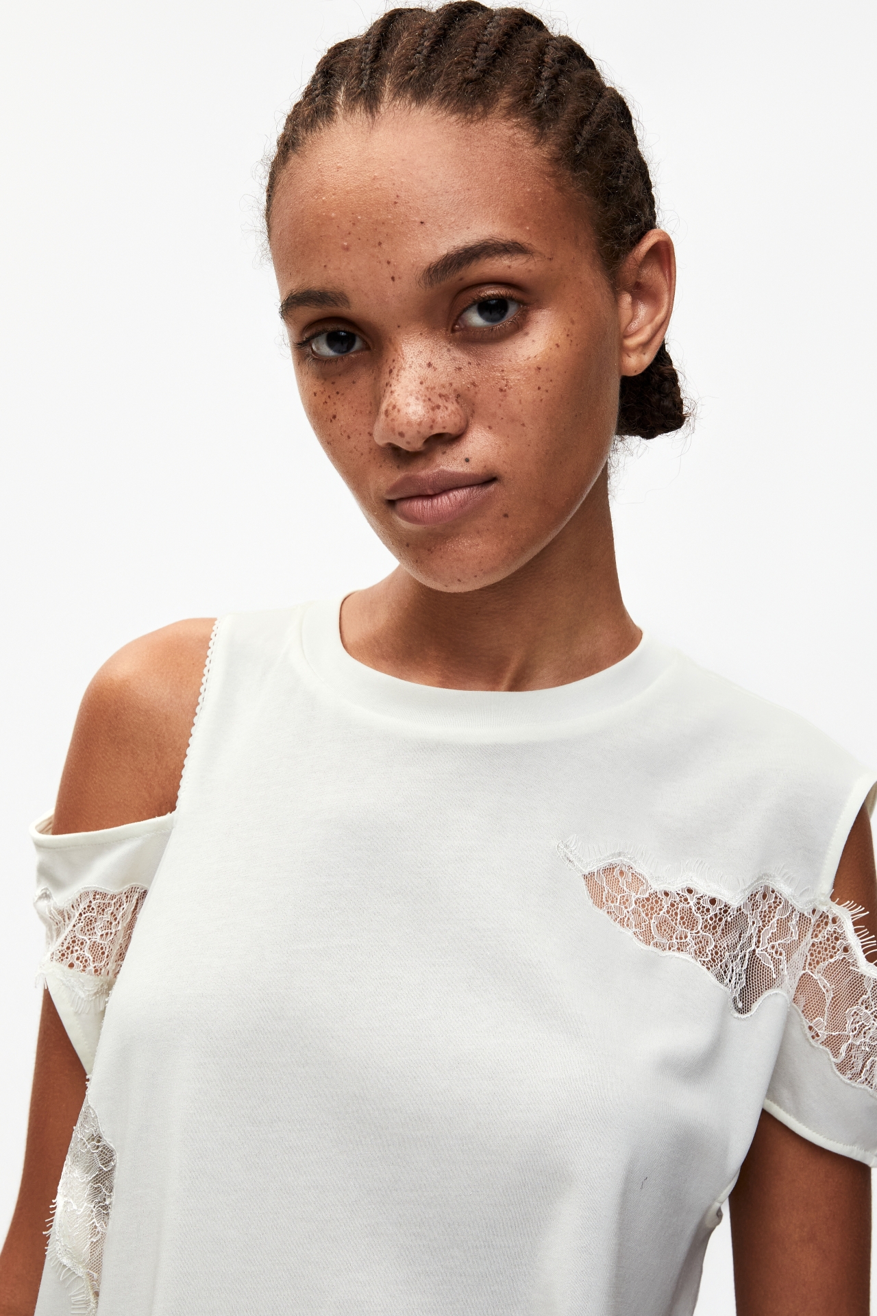 ASYMMETRIC OFF-SHOULDER TOP (S26TS11161IV)
