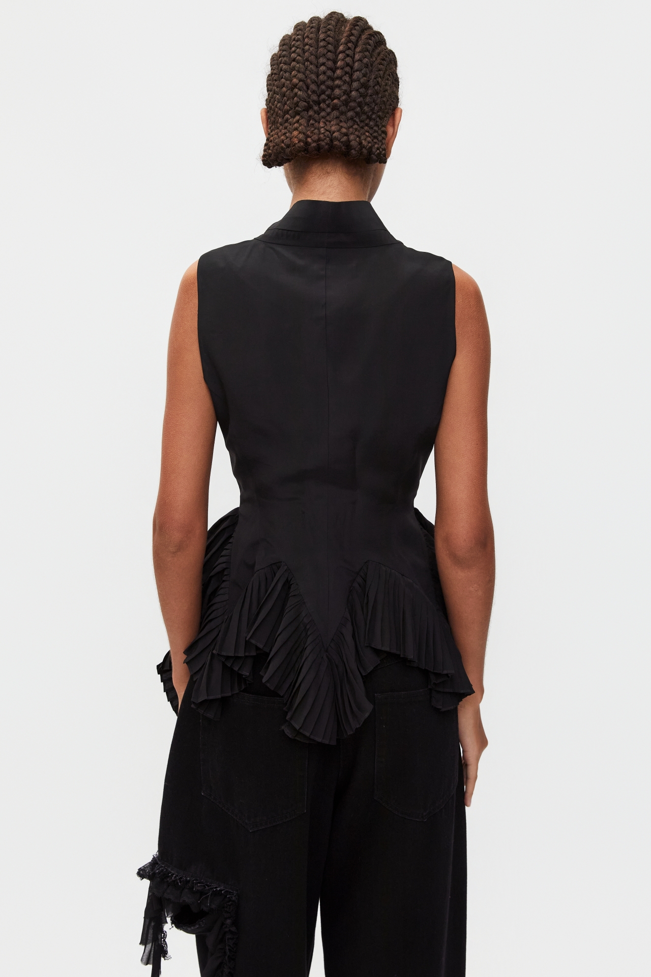PLEATED ASYMMETRICAL-HEM VEST (S26VT3011BK)