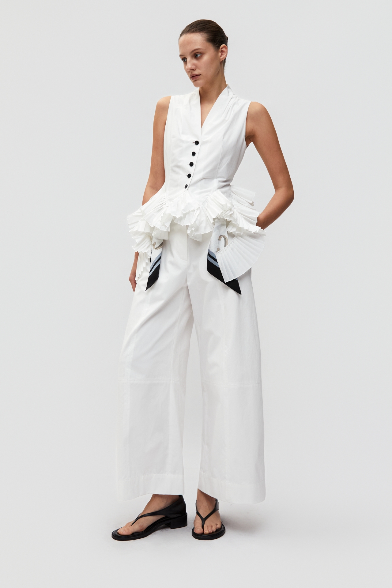 PLEATED ASYMMETRICAL-HEM VEST (S26VT3012WH)