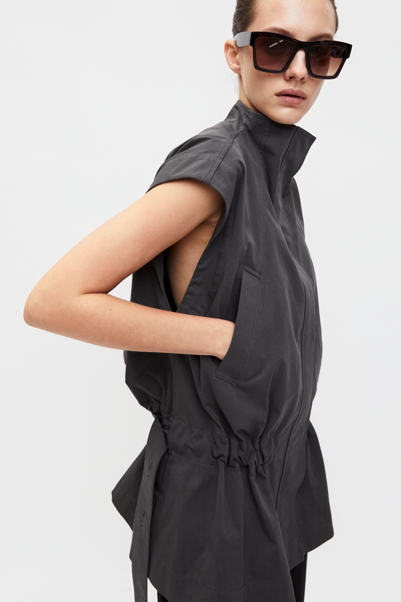 SLEEK CINCHED VEST (S26VT3031GY)
