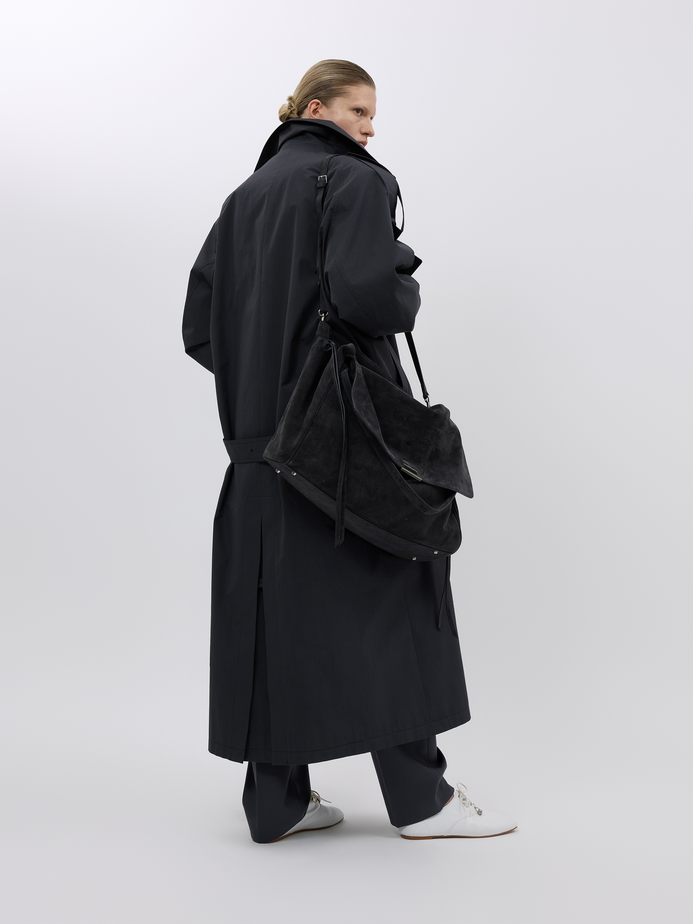 SUEDE SLOUCHY MAXI SHOULDER BAG (W26AC12131GY)