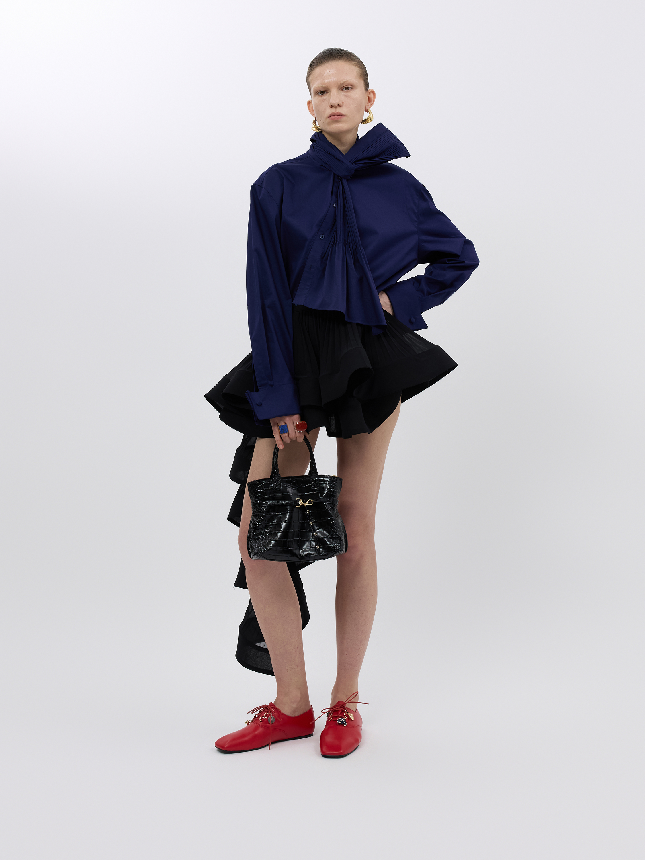 PLEATED RIBBON SCARF DETAIL SHIRT (W26BL4021NV)