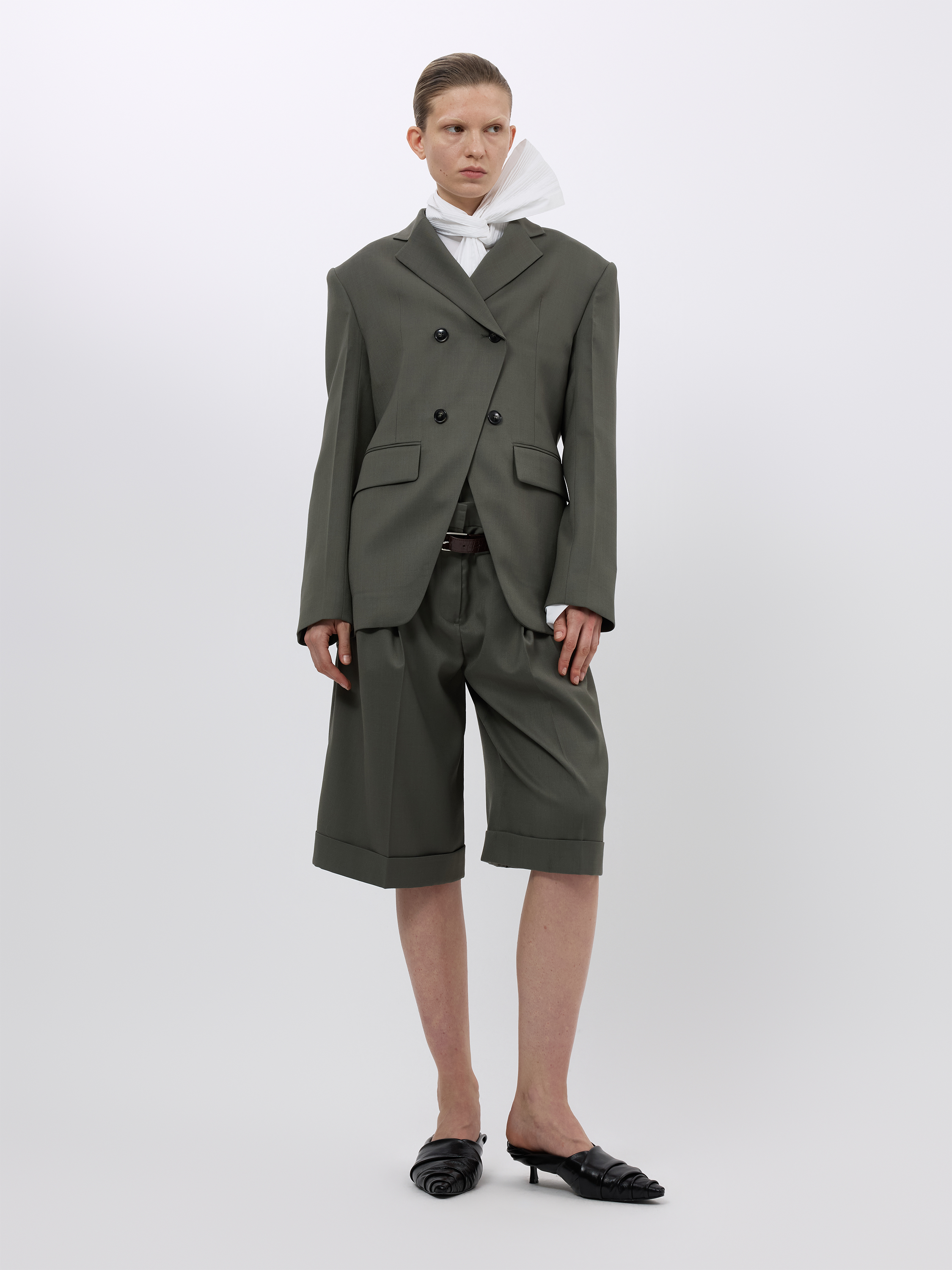 PLEATED RIBBON SCARF DETAIL SHIRT (W26BL4021WH)
