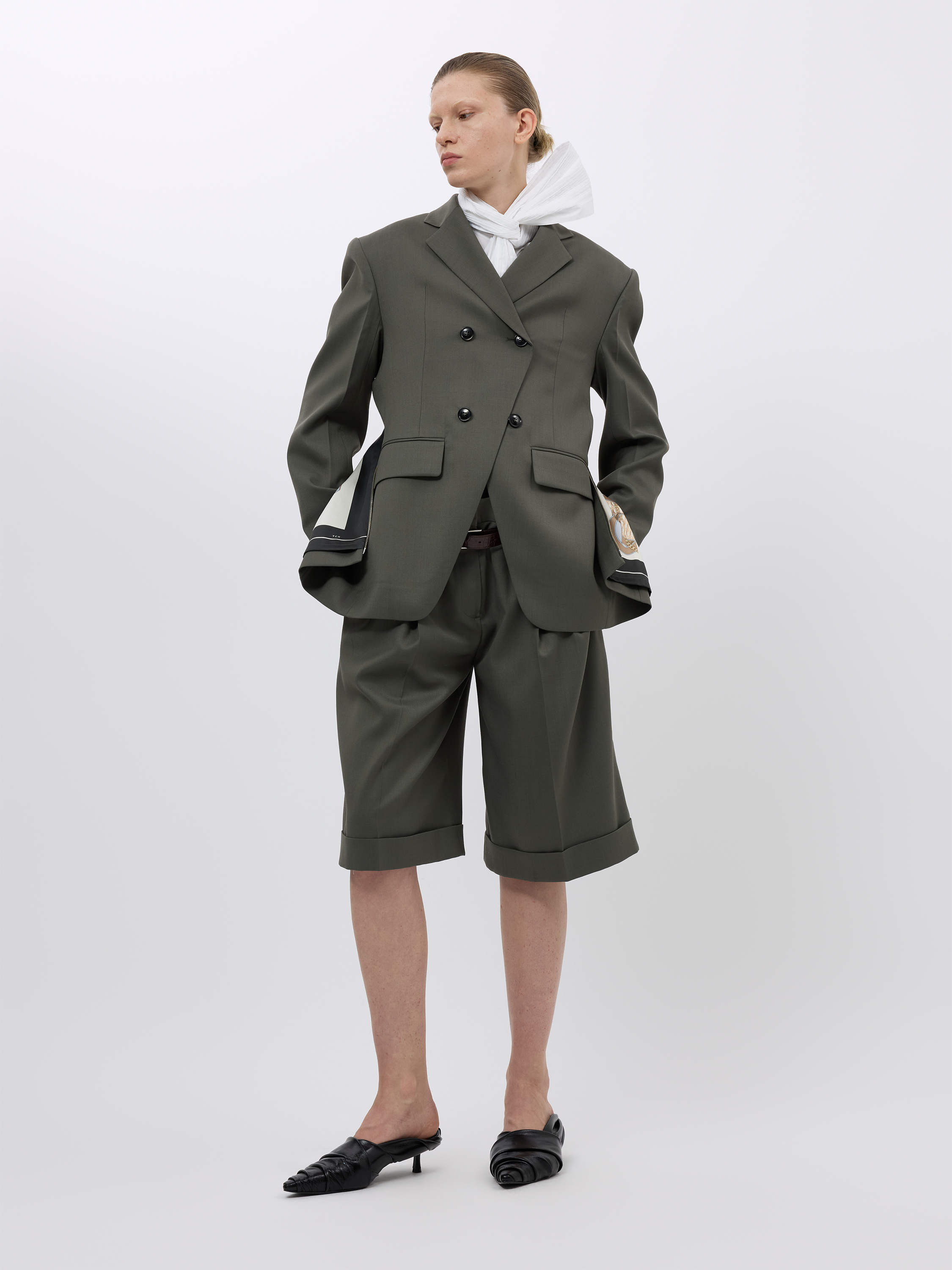 PLEATED RIBBON SCARF DETAIL SHIRT (W26BL4021WH)