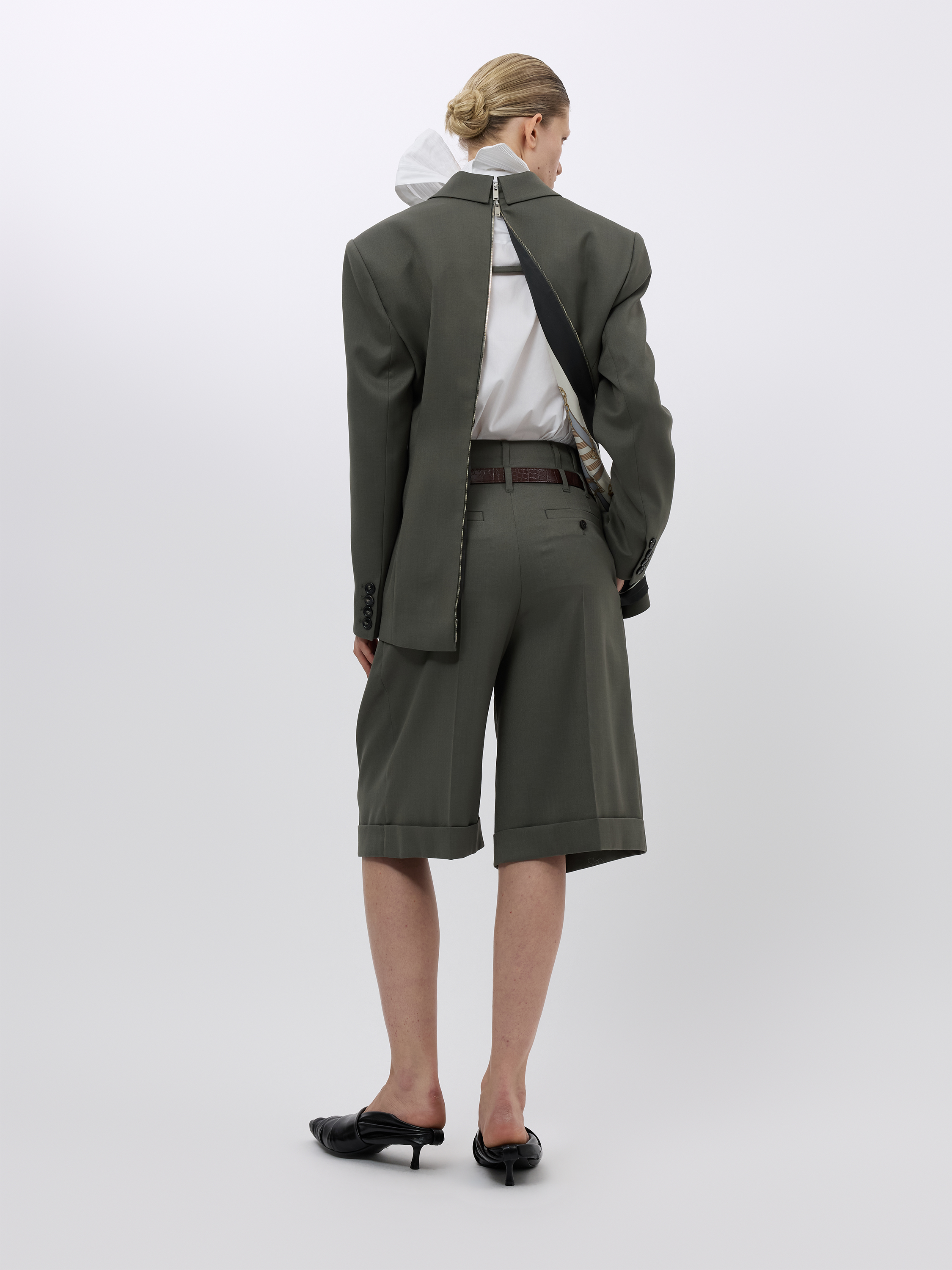 PLEATED RIBBON SCARF DETAIL SHIRT (W26BL4021WH)