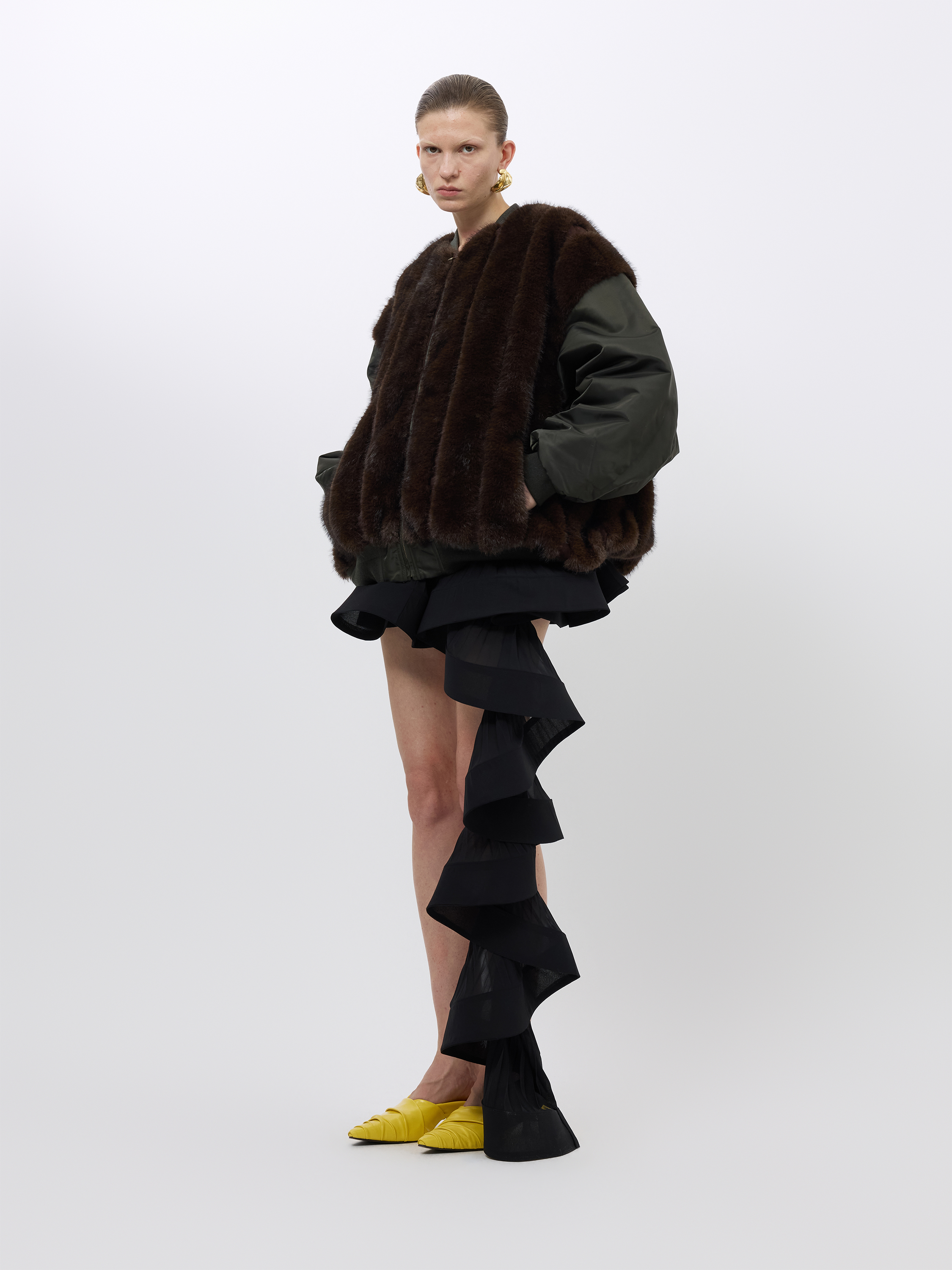 ACCORDION PLEATED RUFFLE SKIRT (W26SK6101BK)