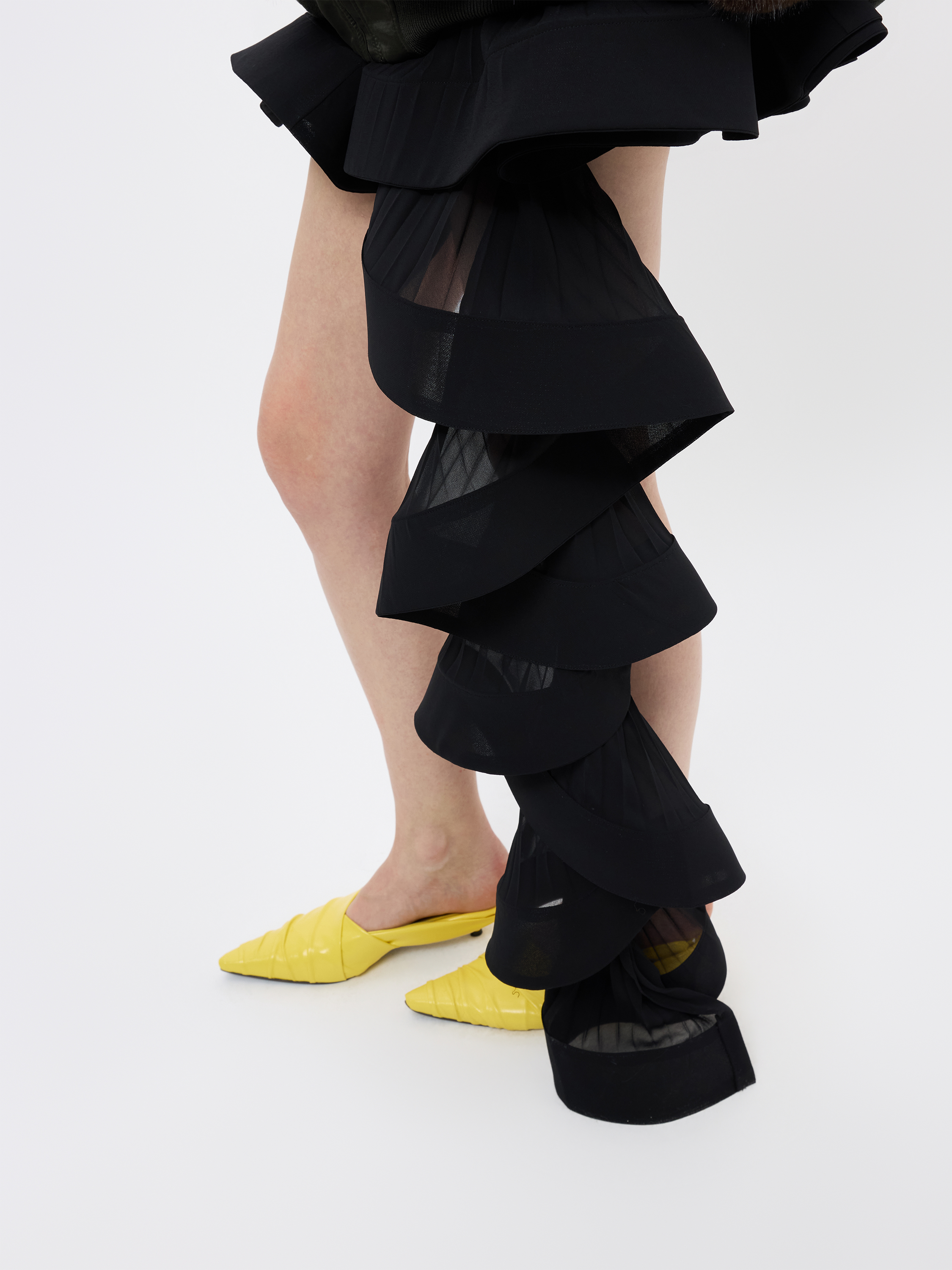 ACCORDION PLEATED RUFFLE SKIRT (W26SK6101BK)
